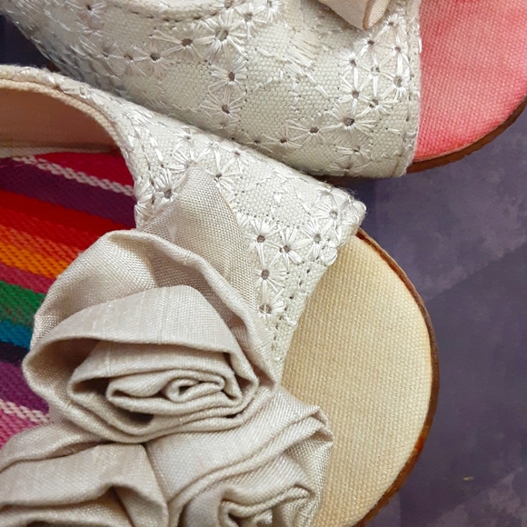 Fabric open toe wedges - Picture 5 of 8